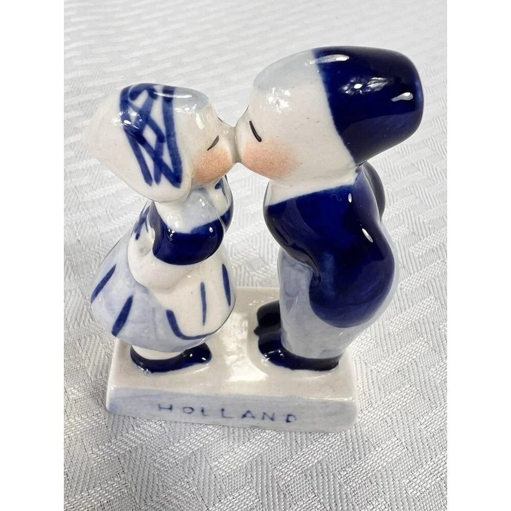 Blue And White Figurine Of 2 Children Kissing.‎ Marked Holland